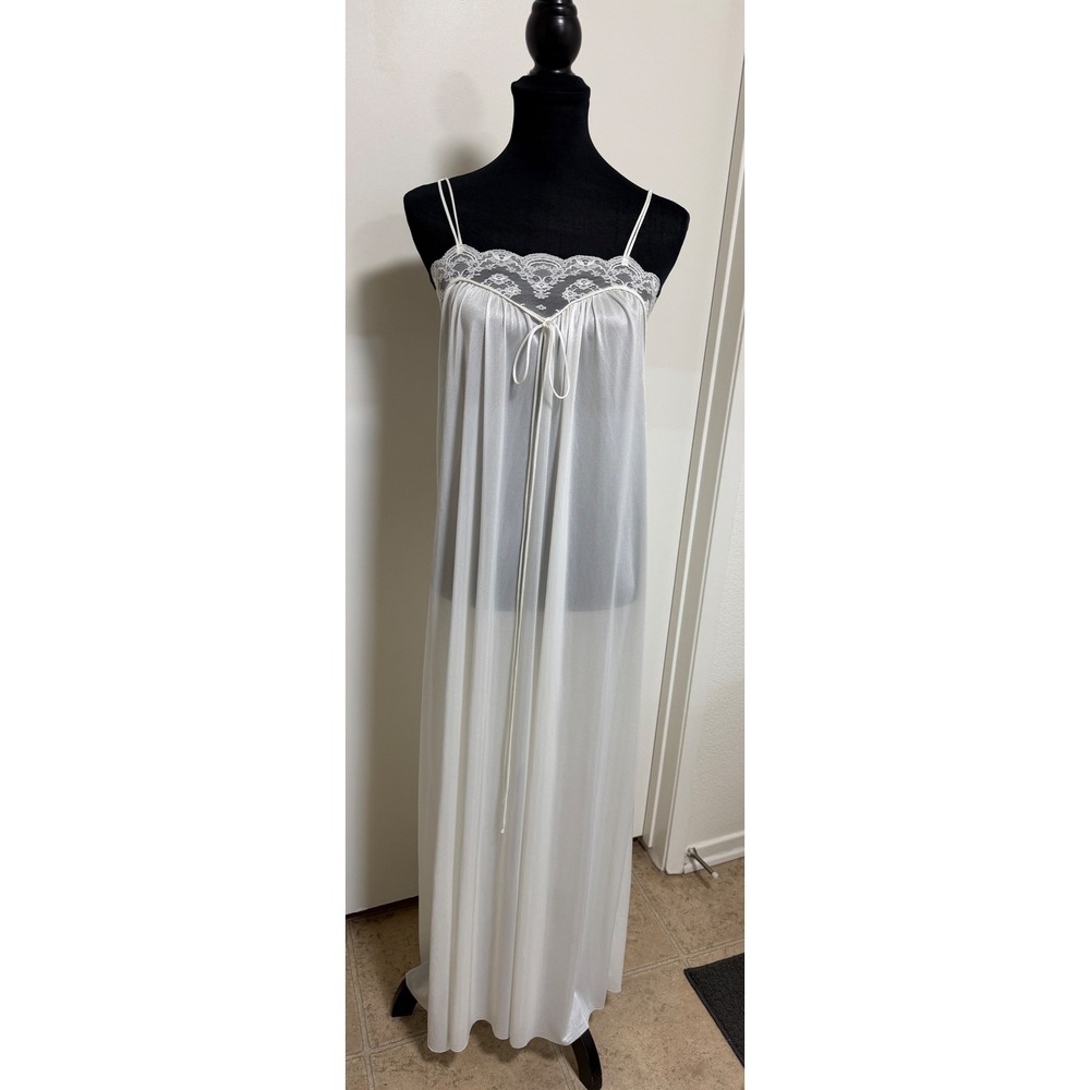 Vintage Dreamaway White Lace Trim Maxi Nightgown Made in USA Small 4196